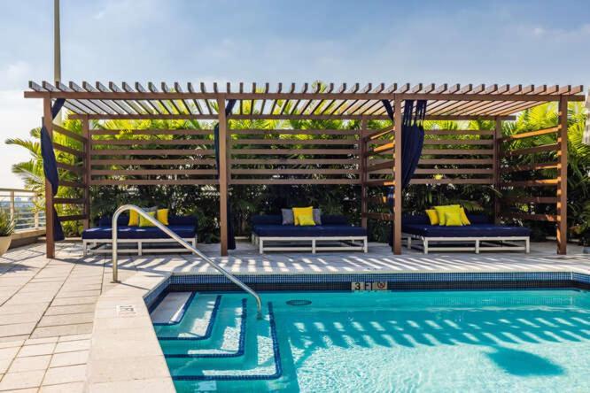 Vice - Midtown Pool And Parking Miami