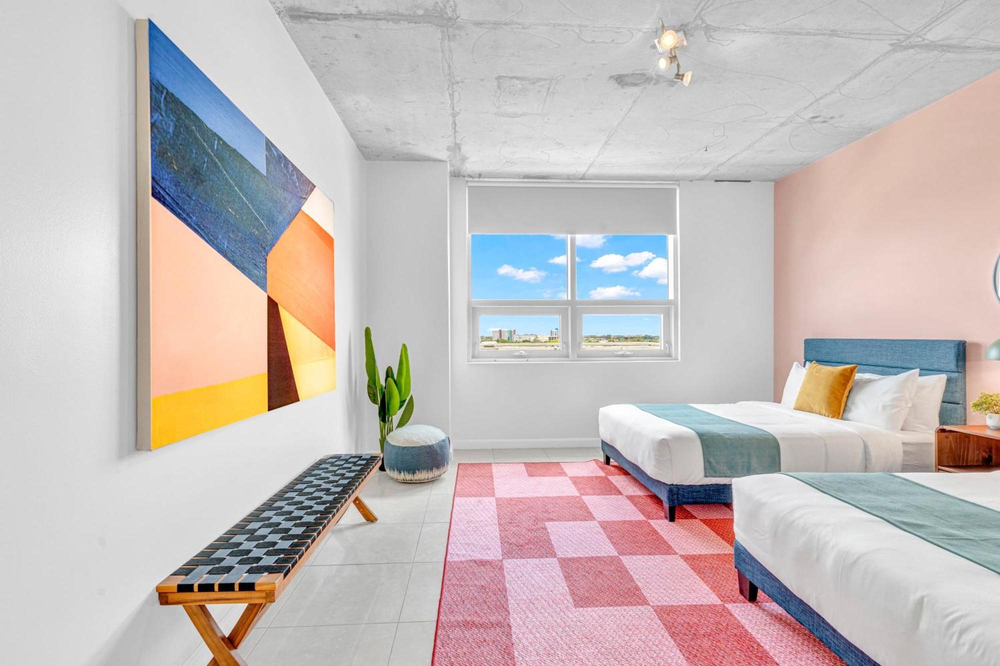 Vice - Midtown Pool And Parking Miami