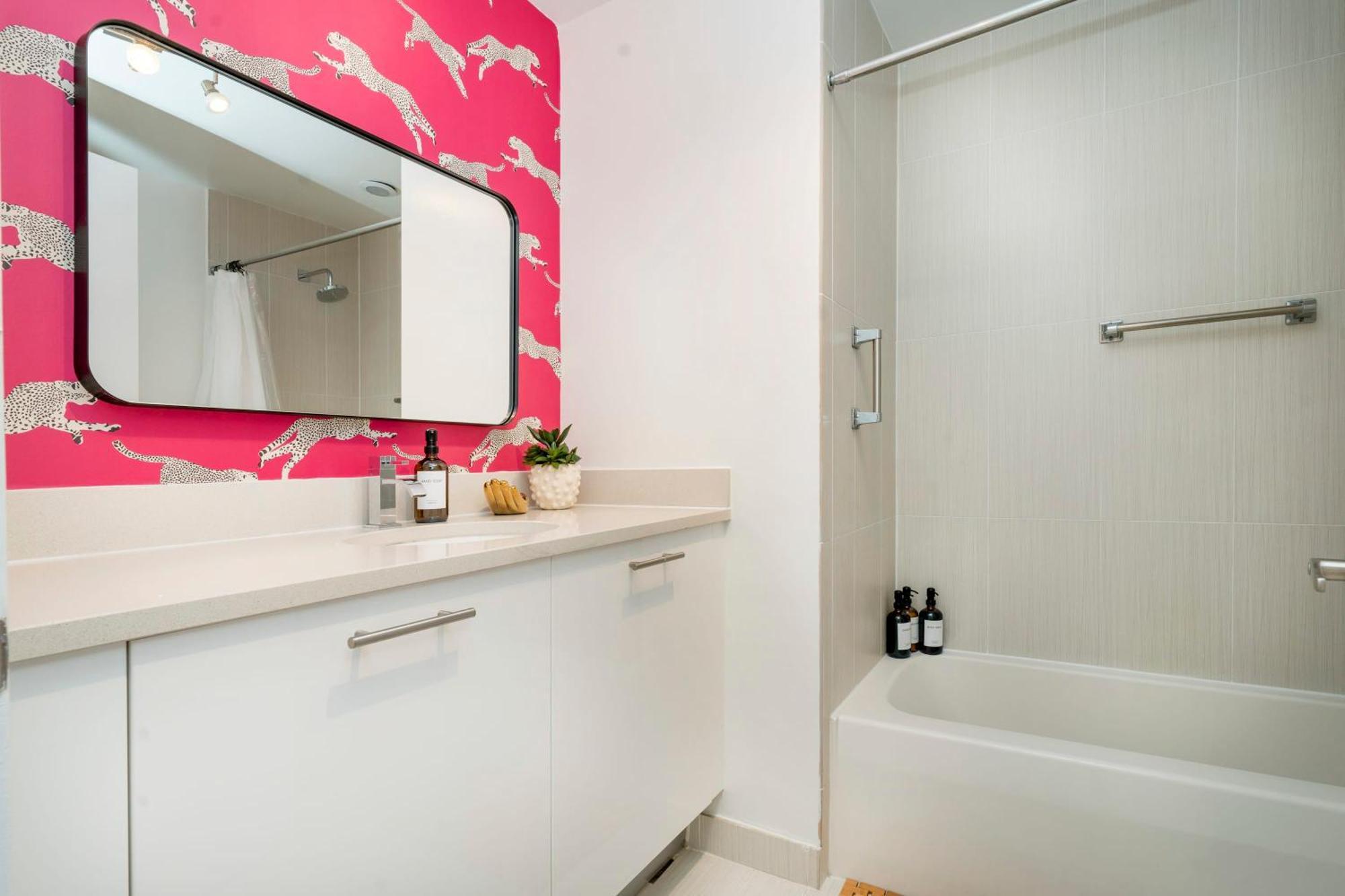 Apartment Vice - Midtown Pool And Parking